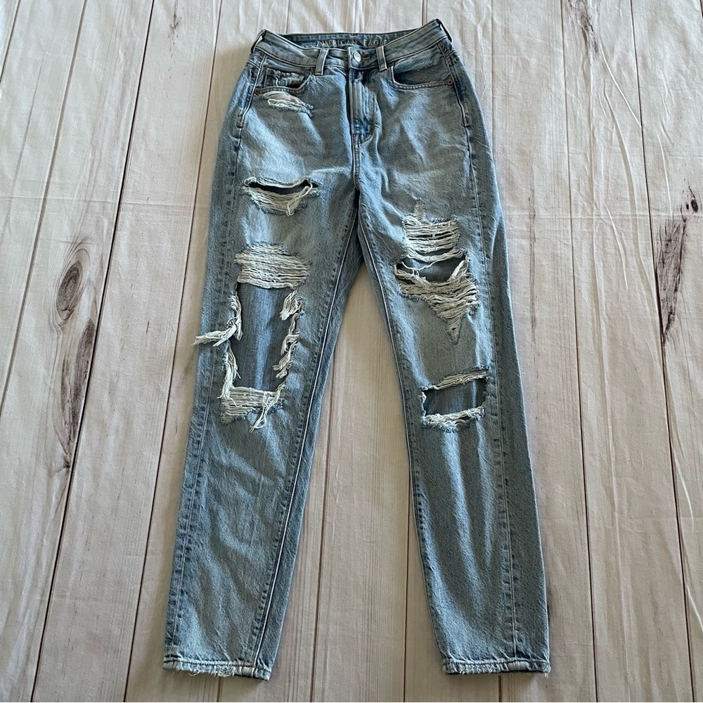 American Eagle Highest Rise Mom Jeans Women’s 00 Blue Distressed Ripped Comfort - Picture 3 of 14